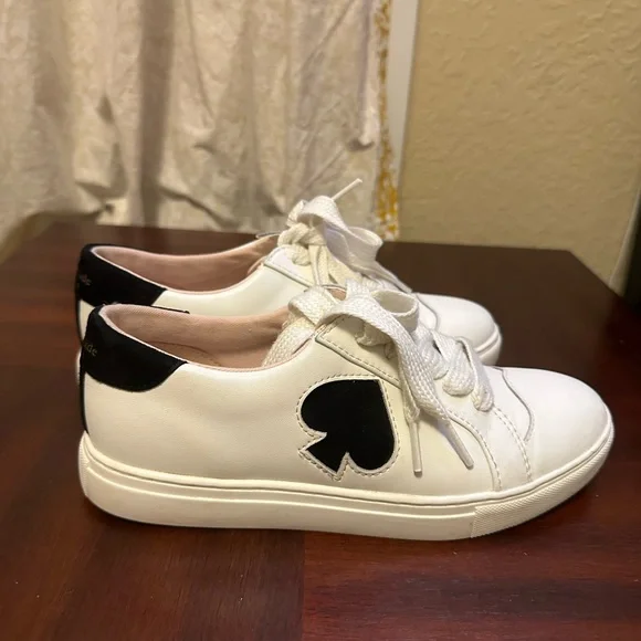Kate Spade Fez White/Black Big Logo Leather Women Sneakers- SZ 6 B - Picture 2 of 10